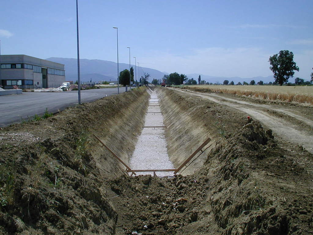  - ESCAVAZIONE CANALE E DRENAGGIO DI FONDO