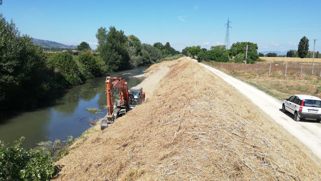  - Fiume Topino a valle di Cannara: scavi propedeutici alla realizzazione della scogliera in destra idraulica