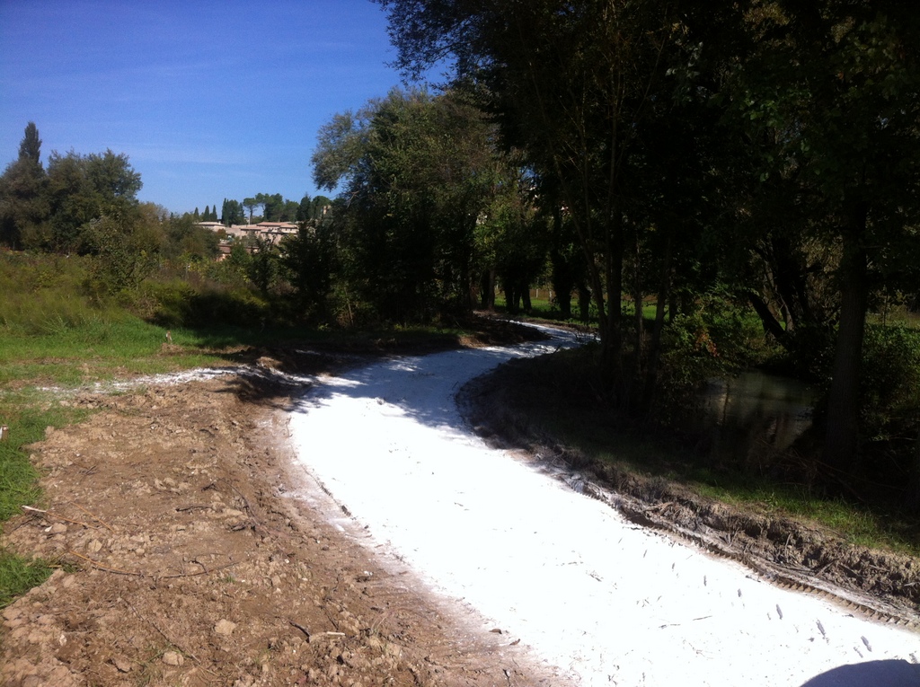  - REALIZZAZIONE PISTA DI SERVIZIO: FASE DI STABILIZZAZIONE A CALCE 