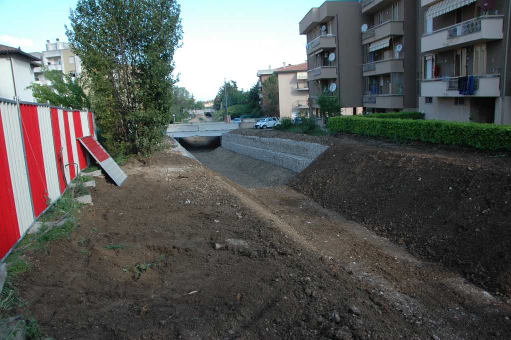  - RIVESTIMENTO SEZIONE IDRAULICA CON GABBIONI E MATERASSI E RINATURAZIONE FONDO ALVEO