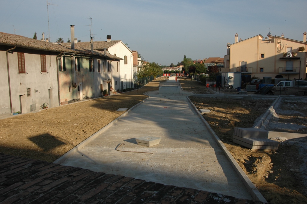  - PERCORSO PEDONALE SOVRASTANTE SCATOLATE TRA FERROVIA ORTE-FALCONARA E VIA MONTELLO