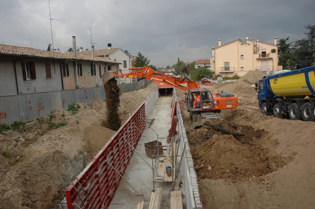  - SCATOLARE IN C.A. E PERCORSO PEDONALE TRA FERROVIA ORTE-FALCONARA E VIA MONTELLO