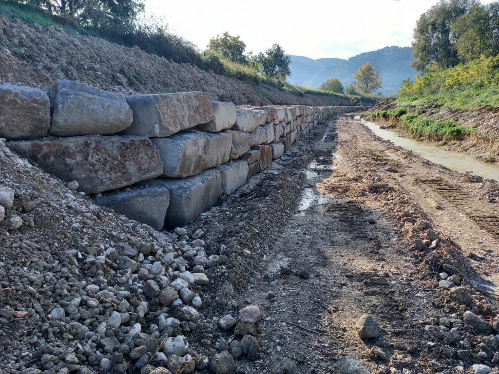  - Scogliera in corso di esecuzione