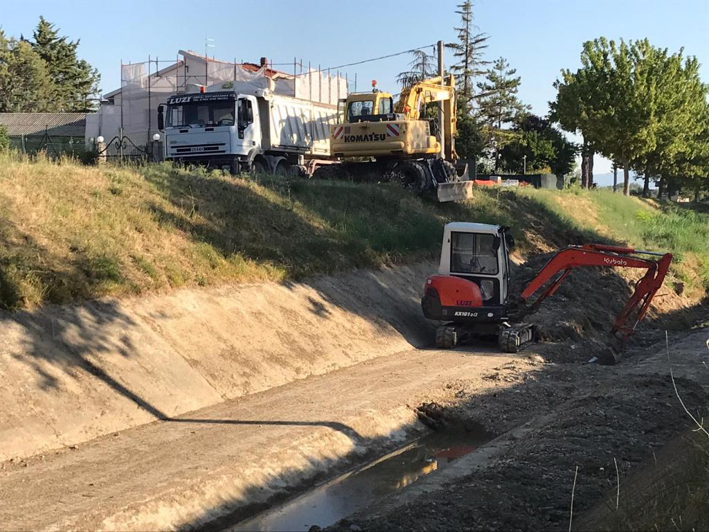  - Torr. Attone in loc. Cantalupo, rimozione terre di deposito e sfalcio tratti arginali non cementati.