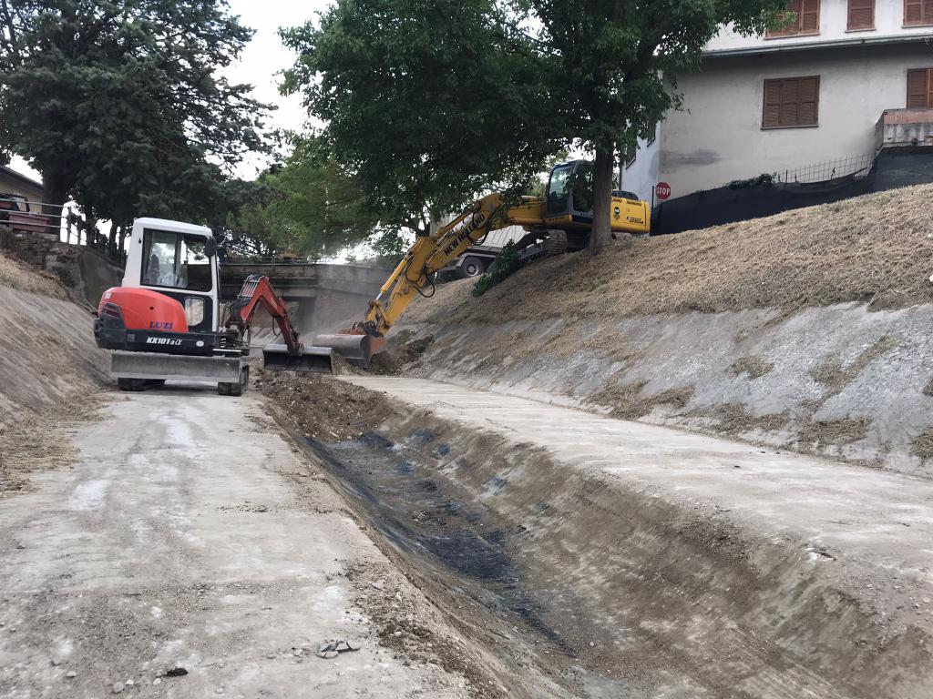  - Torr. Attone in loc. Cantalupo, rimozione terre di deposito e sfalcio tratti arginali non cementati.