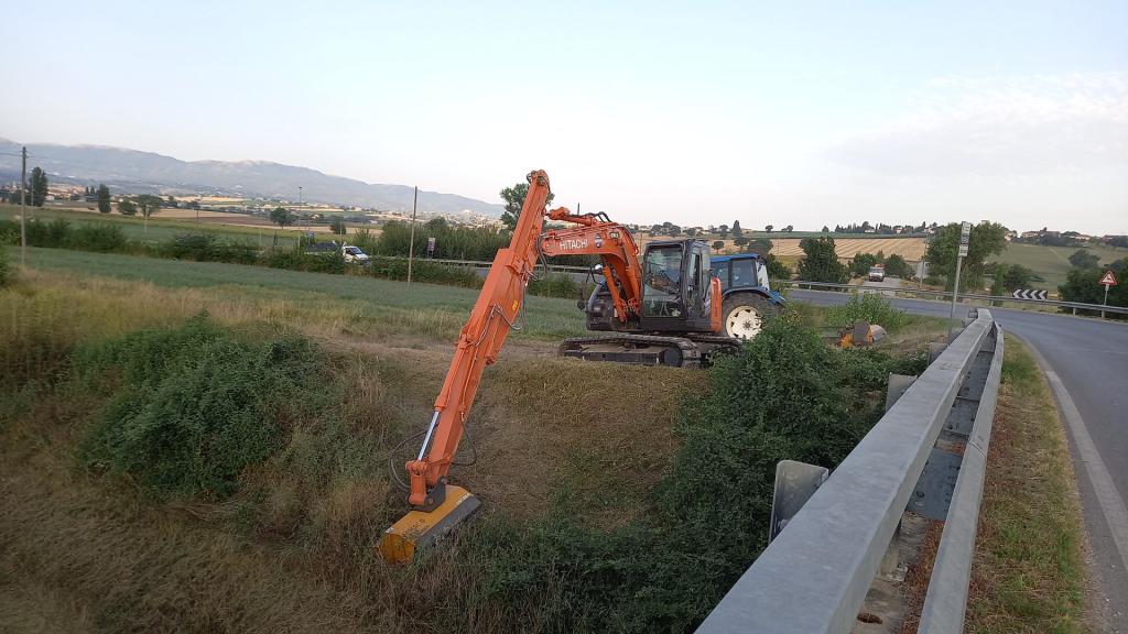  - sfalcio Torrente Ruicciano a monte S.P. Cannaiola