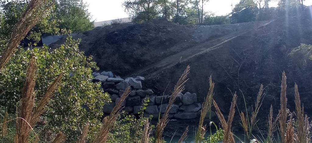  - Lavori per la realizzazione di una difesa spondale in scogliera lungo il F. Chiascio in loc. Zona industriale Bastia Umbra - vista da argine destro