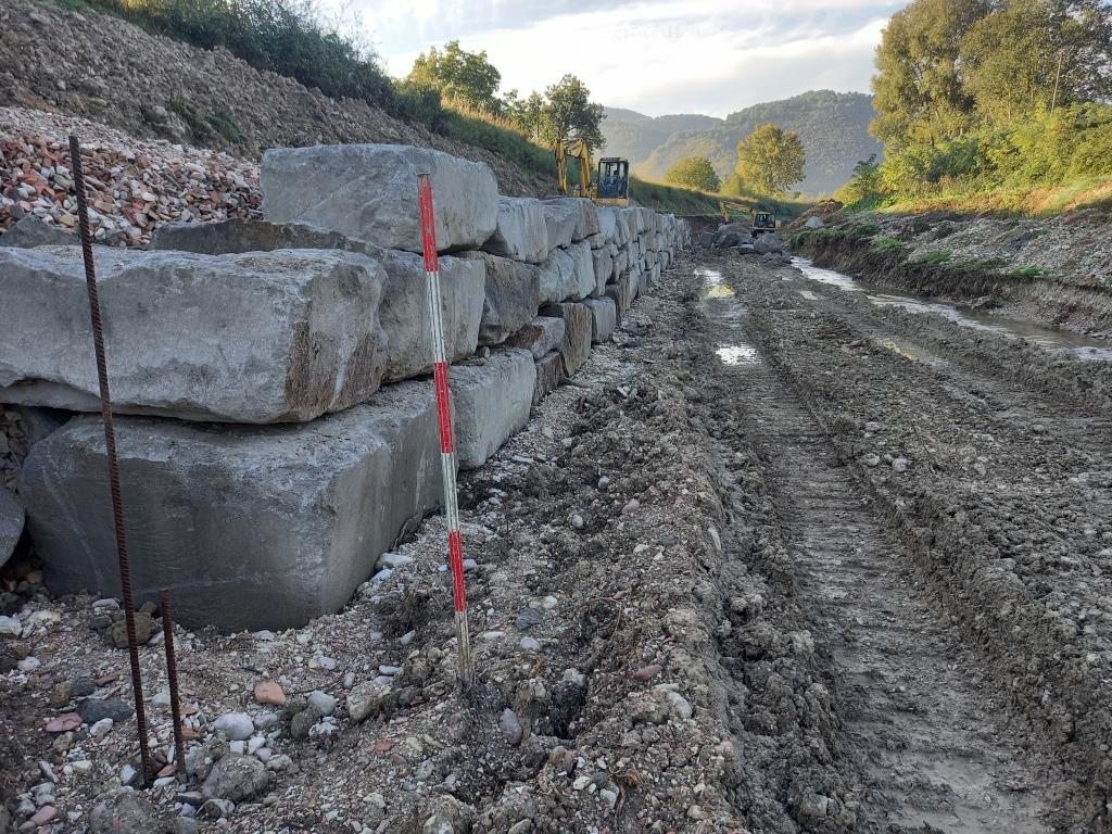  - Scogliera in corso di esecuzione