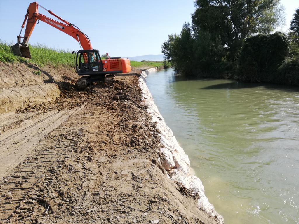  - Fiume Topino a valle di Cannara: realizzazione scogliera in destra idraulica